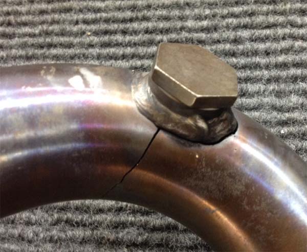 HAMMER PERFORMANCE picture of cracked Supertrapp 2 into 2 for XL Sportster